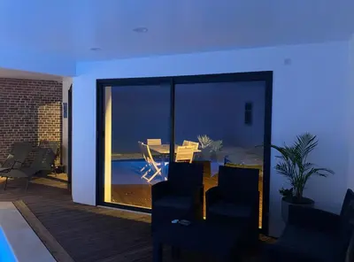 Piscine de l'établissement A l oree du bois piscine intérieure privée sans vis à vis ou située à proximité