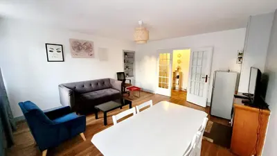 Coin salon dans l'établissement Appartement meublé Hypercentre Beauvais - 1h de Paris