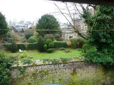 Jardin de l'établissement Cute Little House - gîte classé 3 étoiles - 200 m gare - parking privé