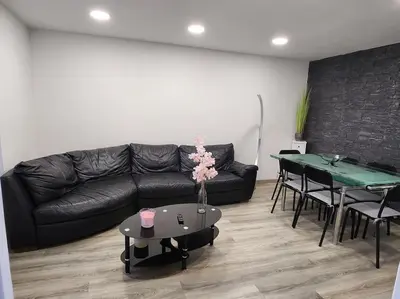 Coin salon dans l'établissement Maison de Ville à 40 km de Paris
