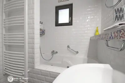 Salle de bains dans l'établissement Villa du Vieux Château