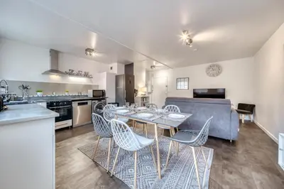 Cuisine ou kitchenette dans l'établissement L'Amiral - 6 pers-Parking gratuit- Fibre-spacieux