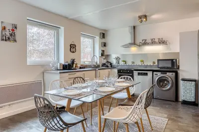 Cuisine ou kitchenette dans l'établissement L'Amiral - 6 pers-Parking gratuit- Fibre-spacieux