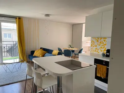 Cuisine ou kitchenette dans l'établissement Appartement 3P Gare Terrasse et Parking privé
