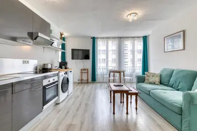 Cuisine ou kitchenette dans l'établissement Camille Joli Appartement Centre Ville Rouen