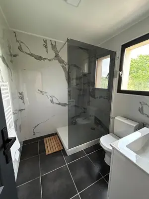 Salle de bains dans l'établissement appartement ILLUSION