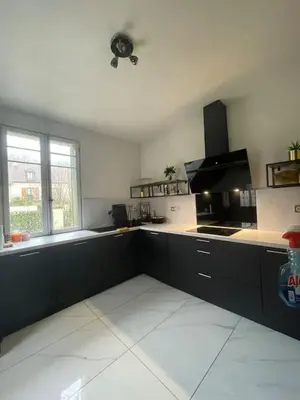 Cuisine ou kitchenette dans l'établissement Maison 20 min de PARIS