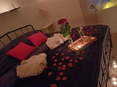 Un ou plusieurs lits dans un hébergement de l'établissement LOVE ESCAPADE