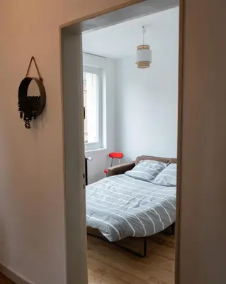 Un ou plusieurs lits dans un hébergement de l'établissement Maison charmante et spacieuse-terrasse près du centre ville