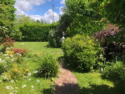 Jardin de l'établissement La Cabane de l'église