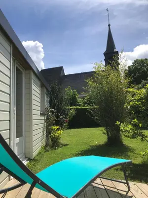 Jardin de l'établissement La Cabane de l'église