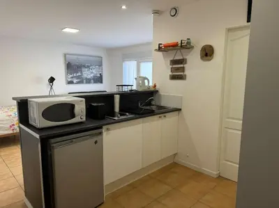 Cuisine ou kitchenette dans l'établissement Joli Studio au calme mais proche gare et bus