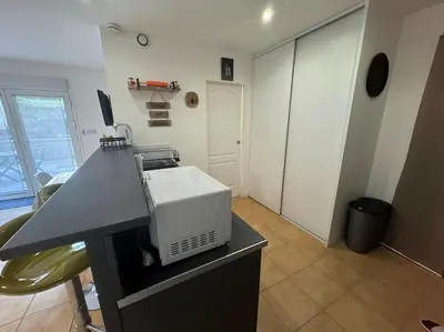 Cuisine ou kitchenette dans l'établissement Joli Studio au calme mais proche gare et bus