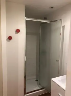 Salle de bains dans l'établissement Joli Studio au calme mais proche gare et bus