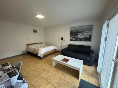 Un ou plusieurs lits dans un hébergement de l'établissement Joli Studio au calme mais proche gare et bus