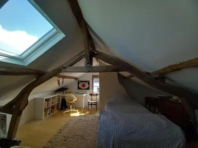 Un ou plusieurs lits dans un hébergement de l'établissement Maison dans charmant petit jardin