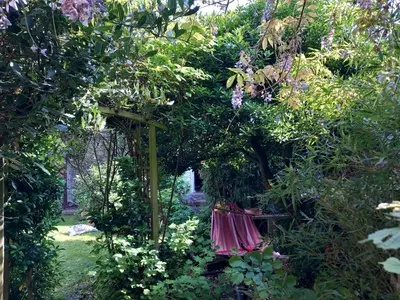 Jardin de l'établissement Maison dans charmant petit jardin
