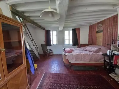 Un ou plusieurs lits dans un hébergement de l'établissement Maison dans charmant petit jardin