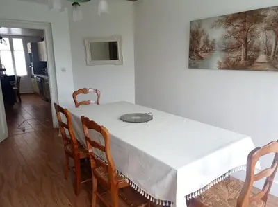 Télévision ou salle de divertissement dans l'établissement La maison de Nina