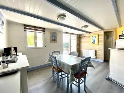 Cuisine ou kitchenette dans l'établissement Le doux rivage plain-pied avec jardin et parking - Dog friendly - LABEL clés vacances