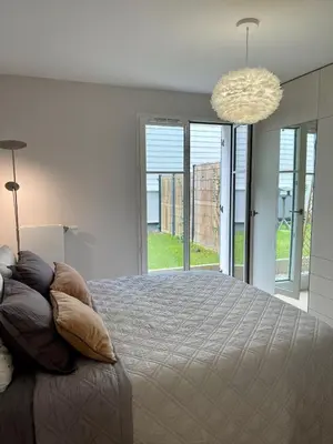 Un ou plusieurs lits dans un hébergement de l'établissement Modern family 3 bedroom apartment in the center of Maisons-Laffitte