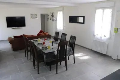 Télévision ou salle de divertissement dans l'établissement Au Clair matin sur l'Yères