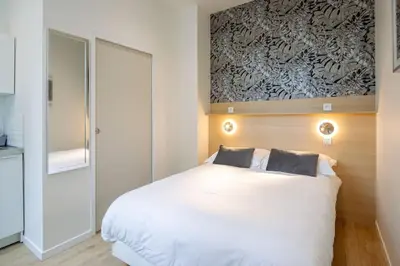 Un ou plusieurs lits dans un hébergement de l'établissement Appartement 3 proche de la gare et du centre ville