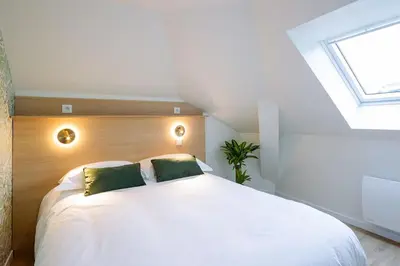 Un ou plusieurs lits dans un hébergement de l'établissement Appartement 6 proche de la gare et du centre ville