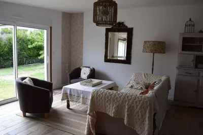 Coin salon dans l'établissement Gîte du Levant 76