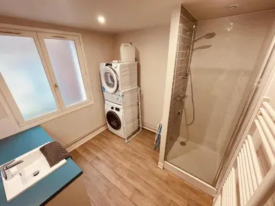 Salle de bains dans l'établissement La maison Bridgerton -325