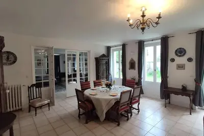 Coin salon dans l'établissement Charmant 110m2 avec jardin privé