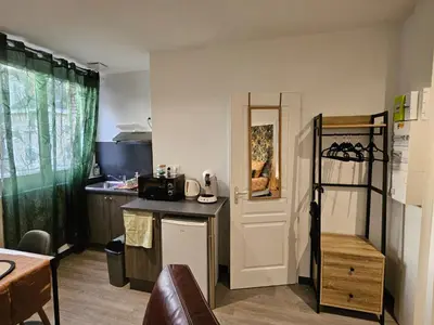 Cuisine ou kitchenette dans l'établissement Residance Nassau logement 1