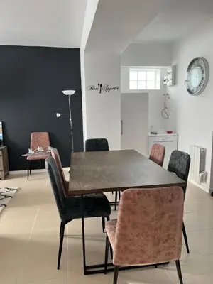 Coin salon dans l'établissement Maison de vacances