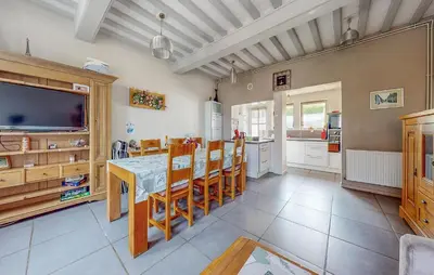 Cuisine ou kitchenette dans l'établissement Awesome Home In Arques La Bataille