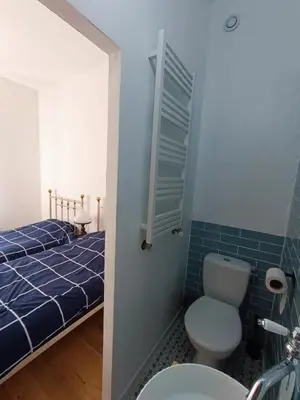 Salle de bains dans l'établissement Chambres cosy au coeur du village