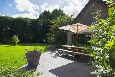 Jardin de l'établissement La Baronnerie Normande - Piscine et jacuzzi