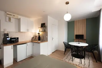 Cuisine ou kitchenette dans l'établissement L'escapade studio en Hypercentre Cathédrale