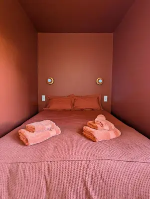 Un ou plusieurs lits dans un hébergement de l'établissement Pop Castle à Chantilly
