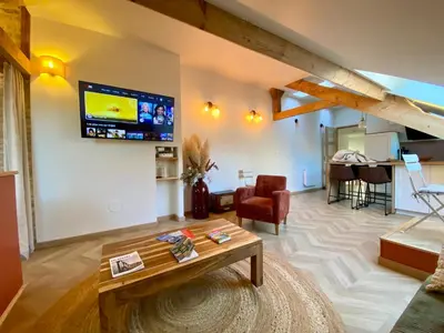 Télévision ou salle de divertissement dans l'établissement Le Chalet Dieppois