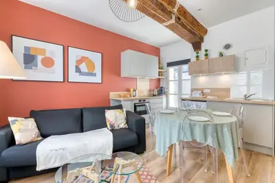 Cuisine ou kitchenette dans l'établissement Rafael F2 Bourgeois avec Jardin