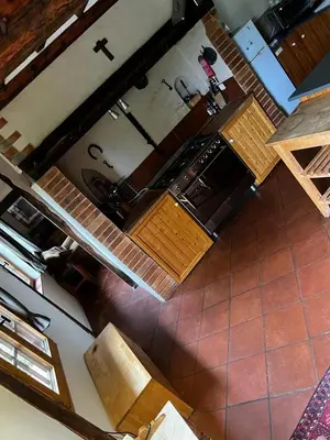 Cuisine ou kitchenette dans l'établissement Maison de campagne du XVIIe siècle
