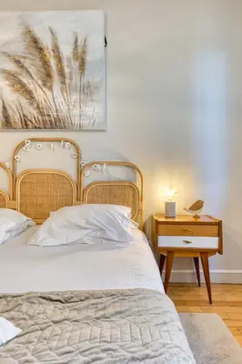 Un ou plusieurs lits dans un hébergement de l'établissement Victoria magnifique appartement spa vue cathédrale
