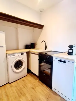 Cuisine ou kitchenette dans l'établissement Beau 2 pièces charme et confort
