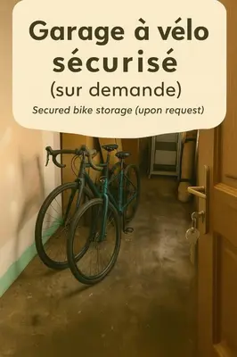 Vélo sur le terrain de l'établissement Beau 2 pièces charme et confort ou dans les environs