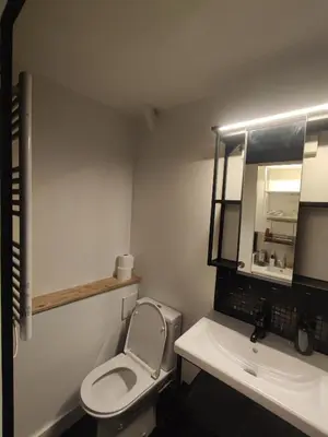 Salle de bains dans l'établissement Rue Saint Romain - Cathédrale - cour