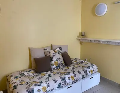 Un ou plusieurs lits dans un hébergement de l'établissement Maison Spacieuse et Confortable 100m2 avec Jardin