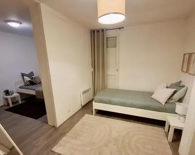Coin salon dans l'établissement Maison Spacieuse et Confortable 100m2 avec Jardin