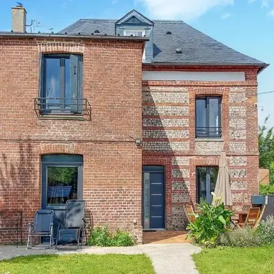 4 Bedroom Gorgeous Home In Saint-Vaast-D'equiquev
