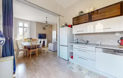 Cuisine ou kitchenette dans l'établissement Stunning Home In Arques La Bataille Arq