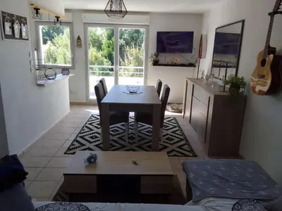 Cuisine ou kitchenette dans l'établissement Les baigneurs apt très calme 2 chambres 58 m2 parking privé et balcon